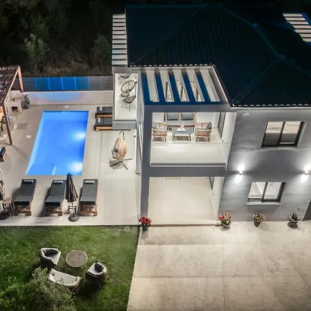 Dreamscape - Elegant With Private Pool By Mana Gers Βίλα