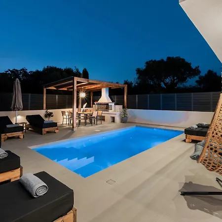 Dreamscape - Elegant With Private Pool By Mana Gers