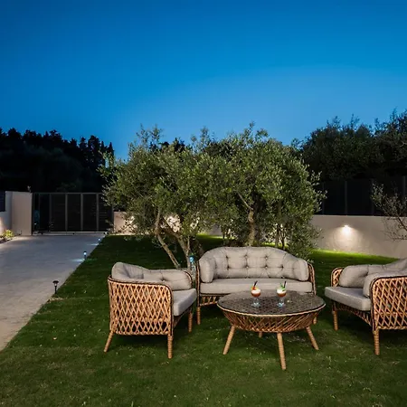 Dreamscape - Elegant With Private Pool By Mana Gers
